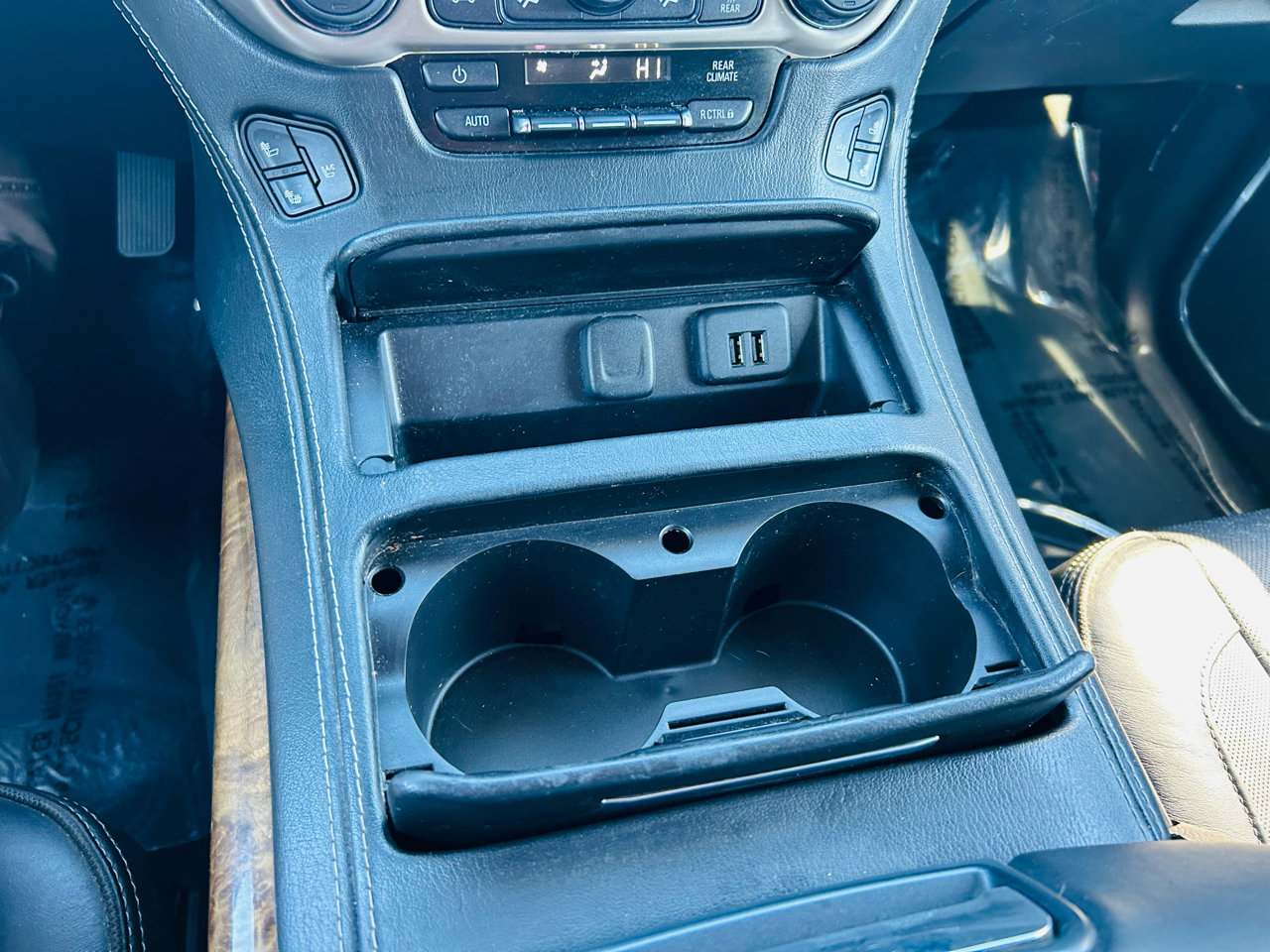 Used 2015 GMC Yukon XL Denali w/ Premium Package image 26