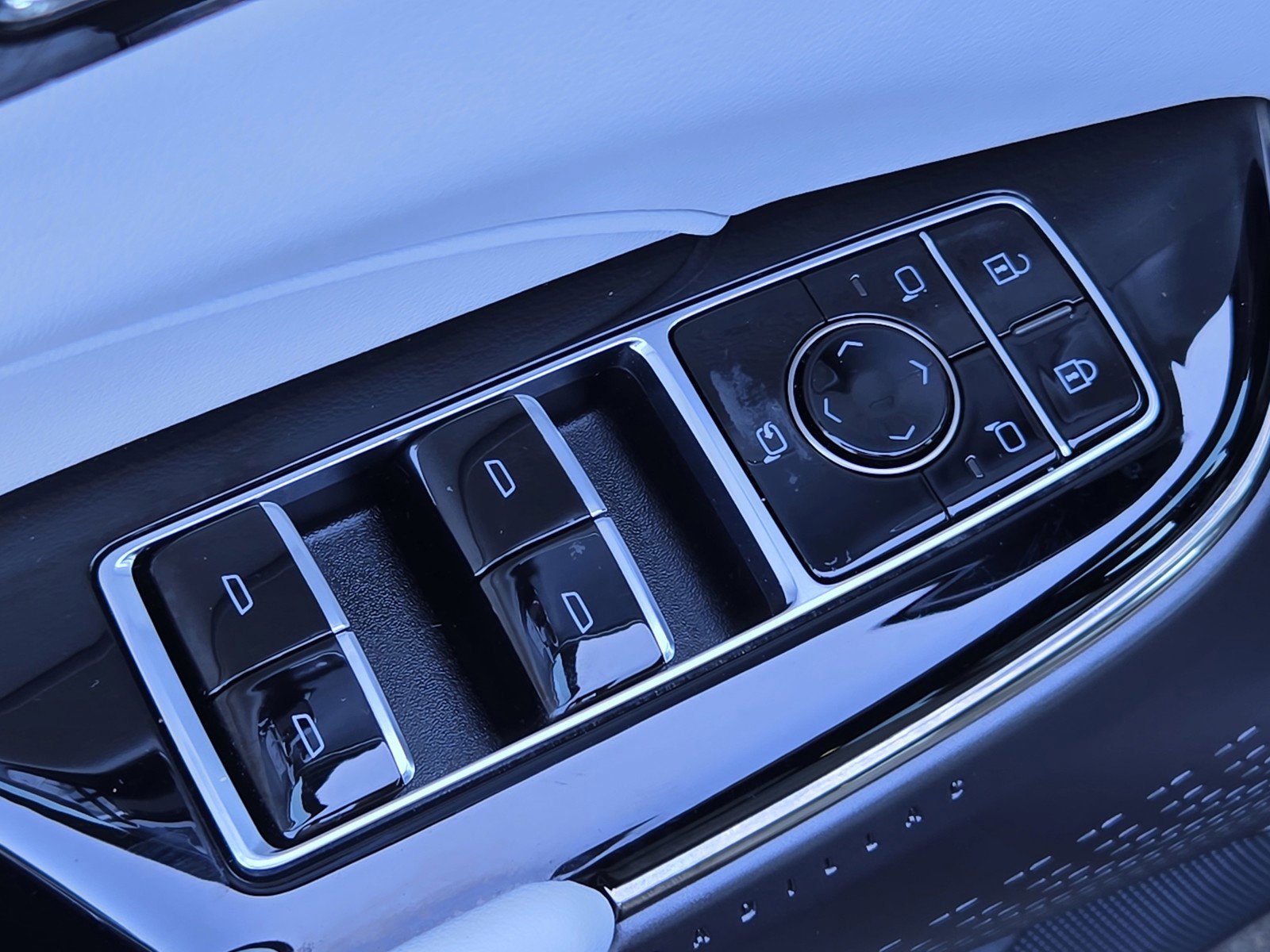 Certified 2024 Cadillac Lyriq Luxury RWD image 17