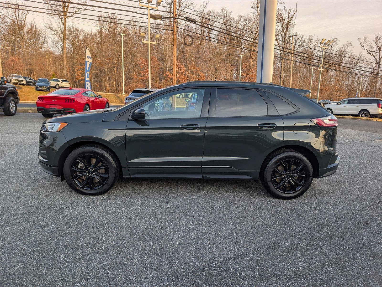 Certified 2024 Ford Edge SE w/ Black Appearance Package image 2