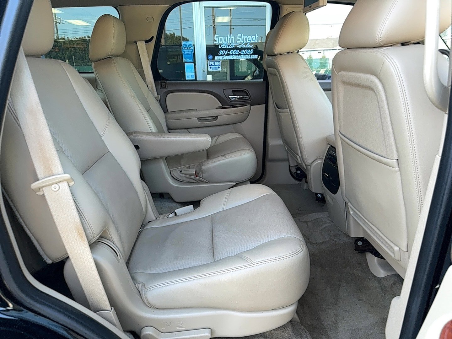 Used 2011 Chevrolet Tahoe LTZ AWD/4WD image 24