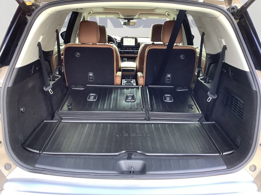Used 2023 Nissan Pathfinder Platinum image 14