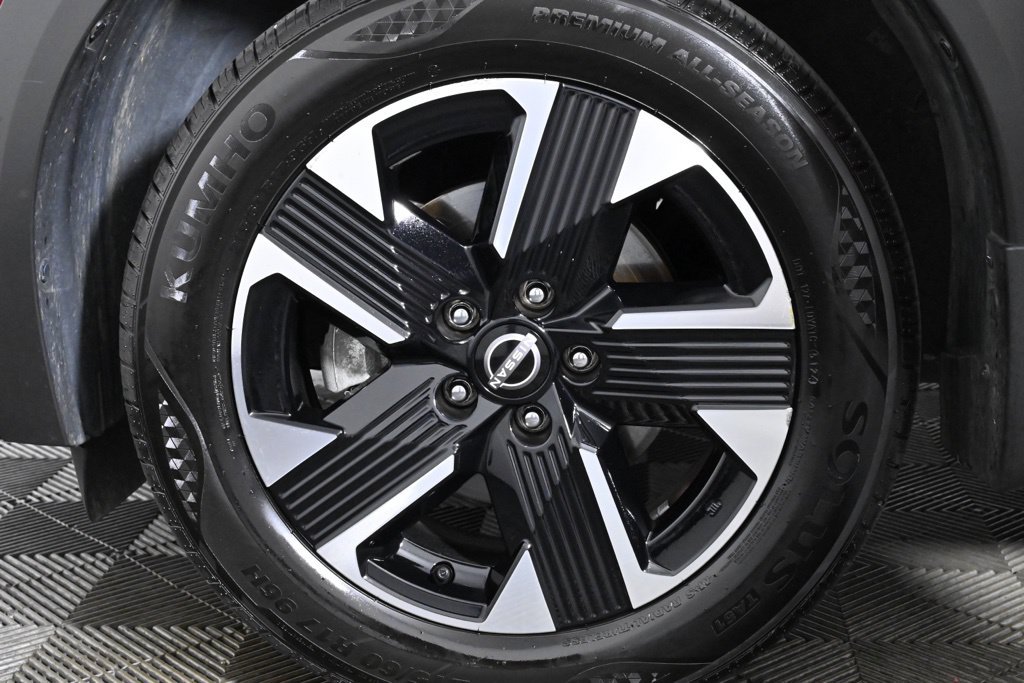 Certified 2025 Nissan Kicks SV AWD/4WD image 29