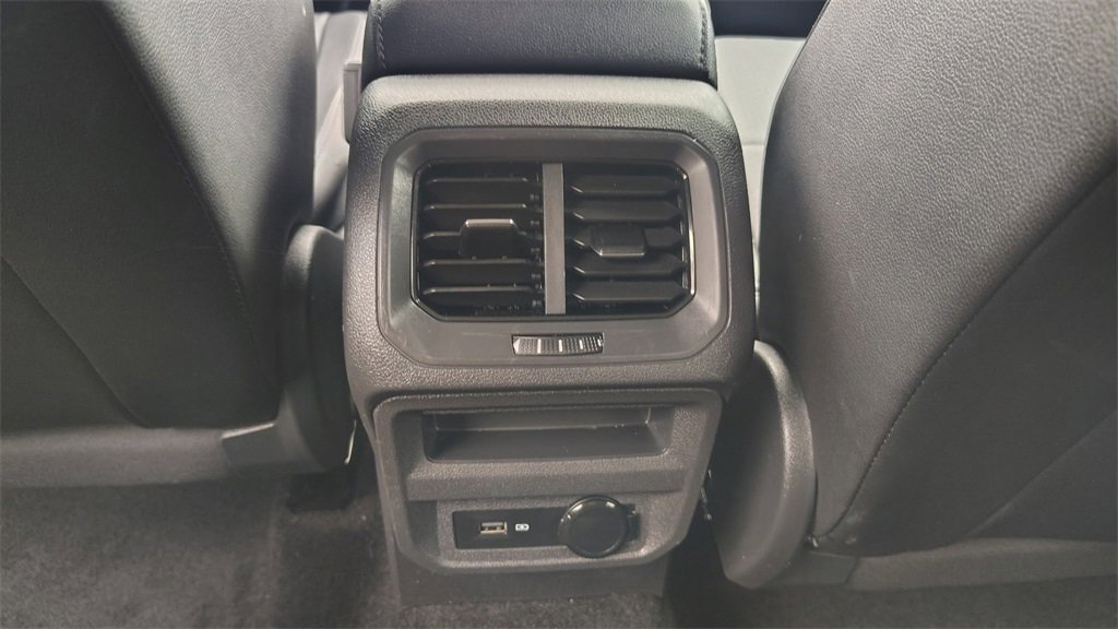 Used 2020 Volkswagen Tiguan SE image 29