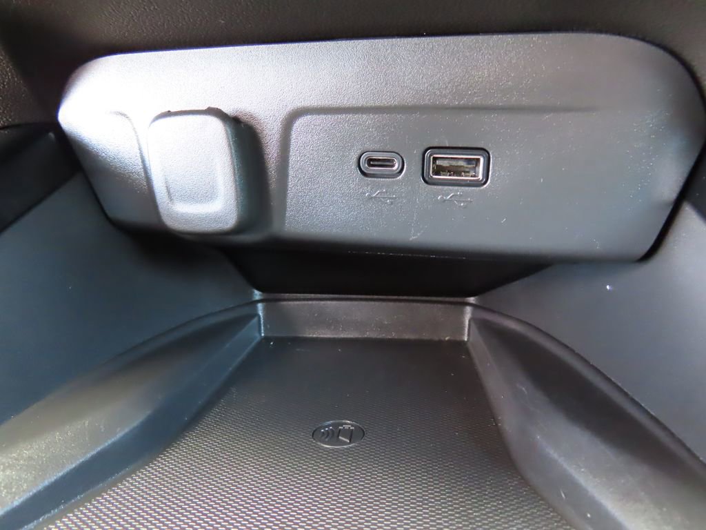 Used 2025 Chevrolet Trax RS w/ Sunroof Package FWD image 7
