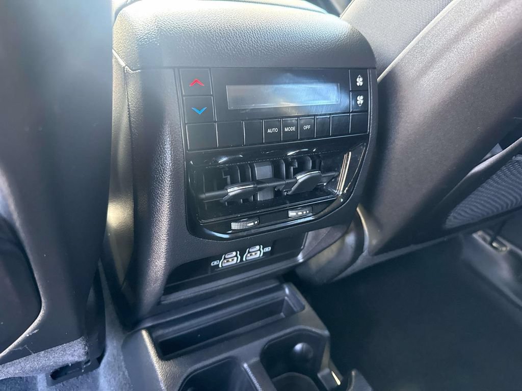 Used 2023 Jeep Grand Cherokee L Laredo AWD/4WD image 11