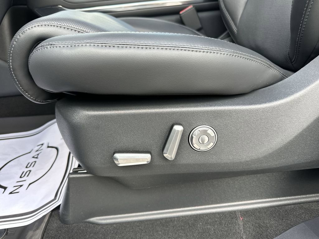 New 2025 Lincoln Navigator Reserve AWD/4WD image 12