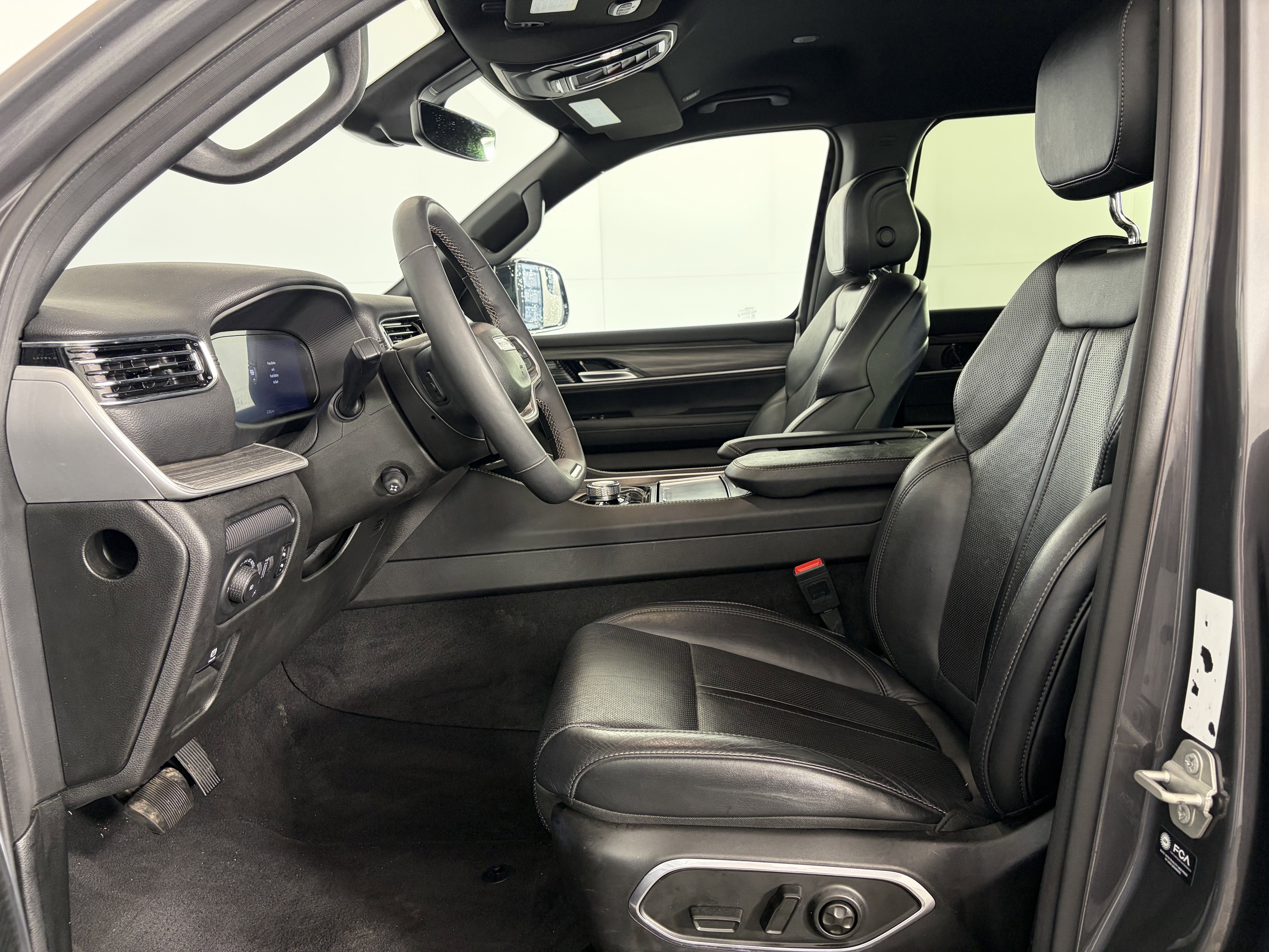 Used 2024 Jeep Wagoneer Series II image 6