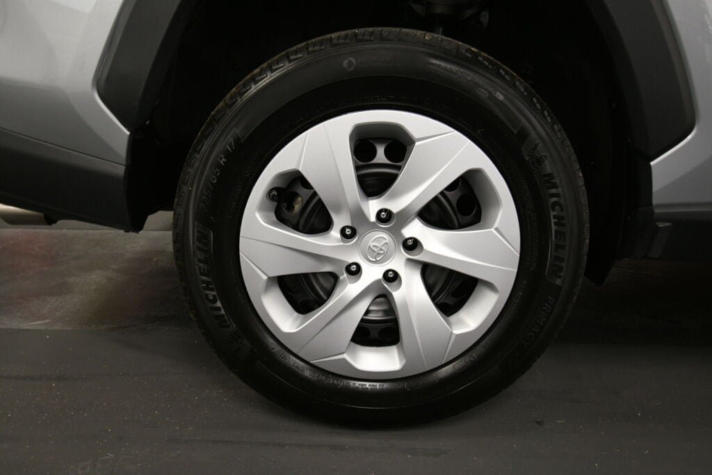 Used 2025 Toyota RAV4 LE FWD image 30