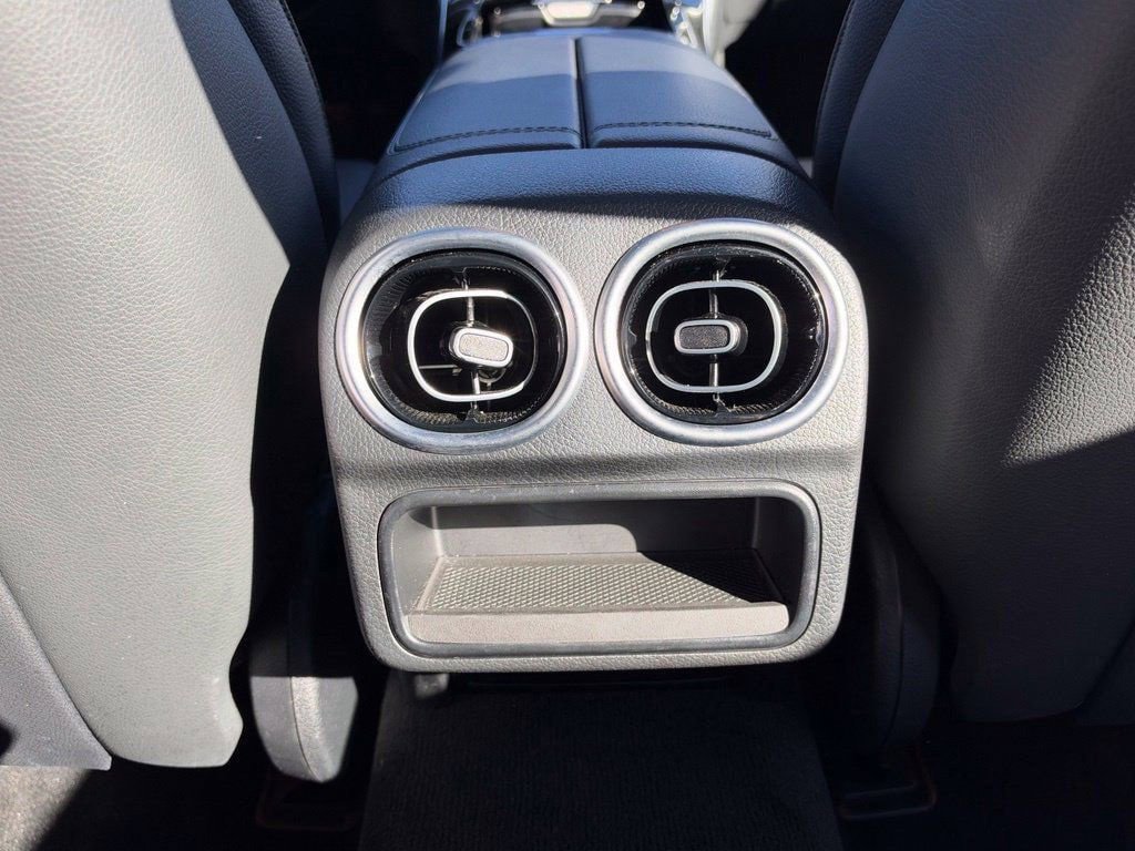 Used 2025 Mercedes-Benz C 300 4MATIC Sedan image 30