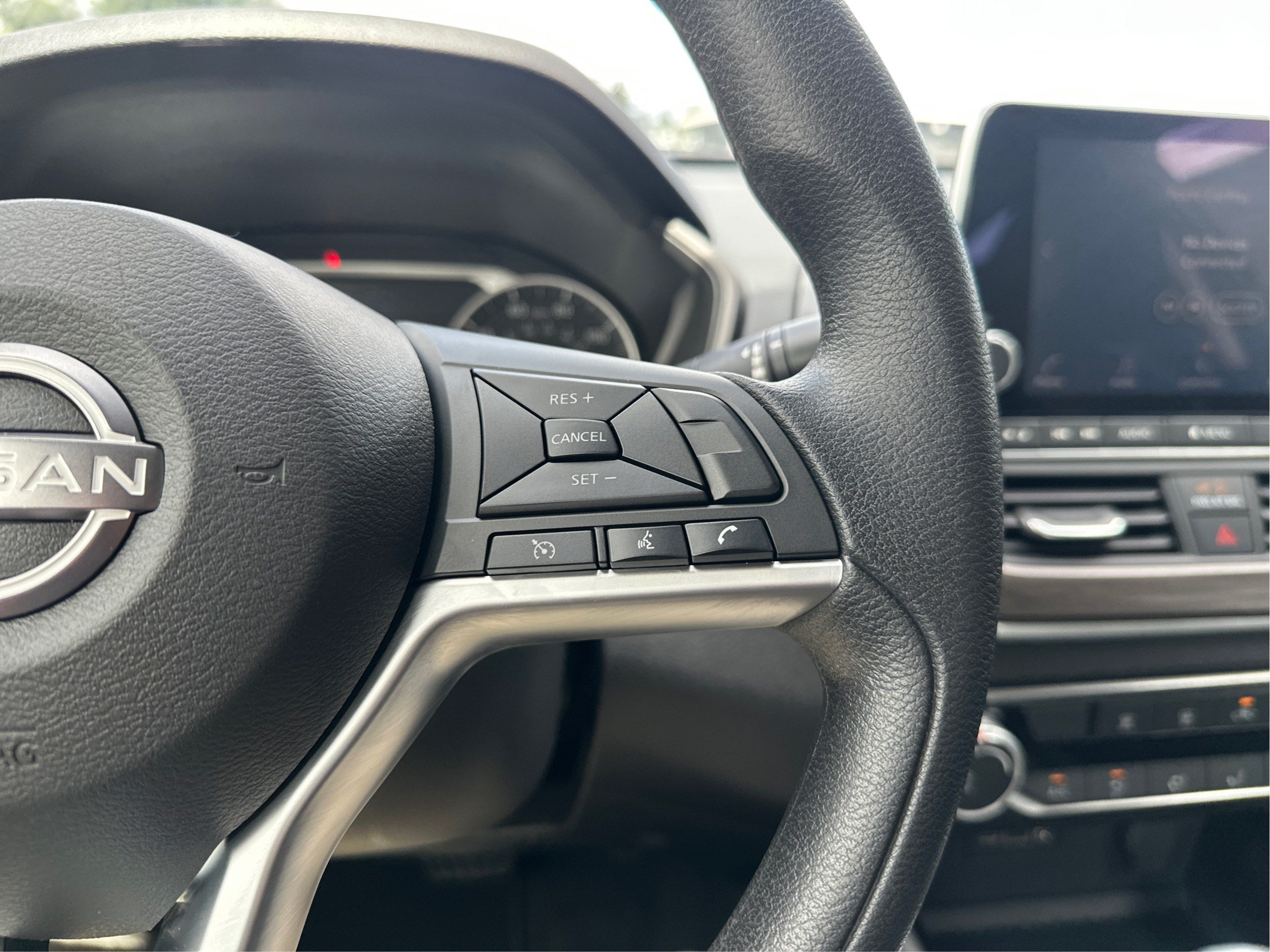 Used 2024 Nissan Altima 2.5 SV FWD image 33
