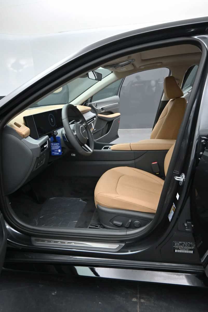 New 2026 Hyundai Sonata Limited FWD image 17