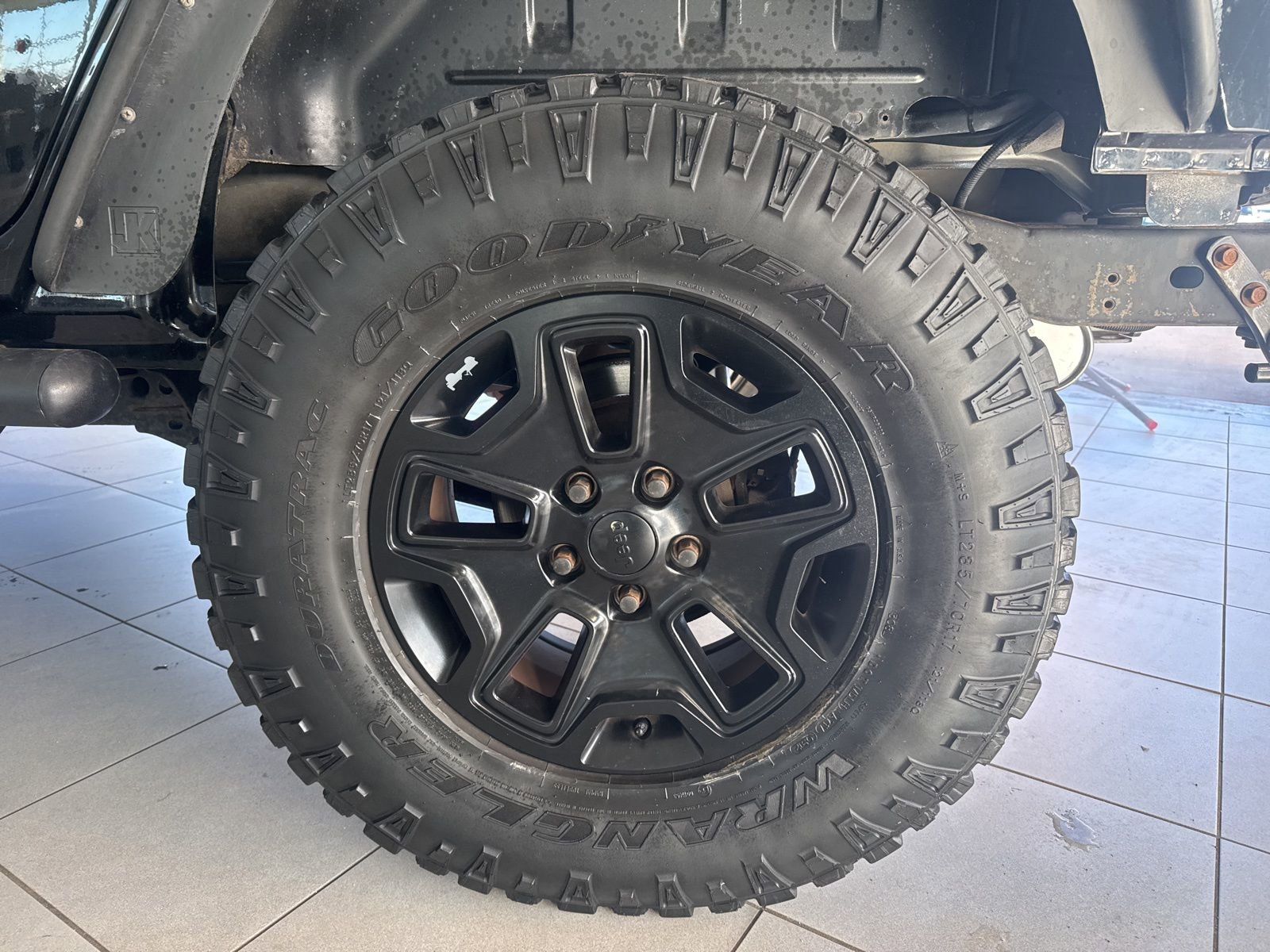 Used 2012 Jeep Wrangler Unlimited Sahara w/ Dual Top Group image 9