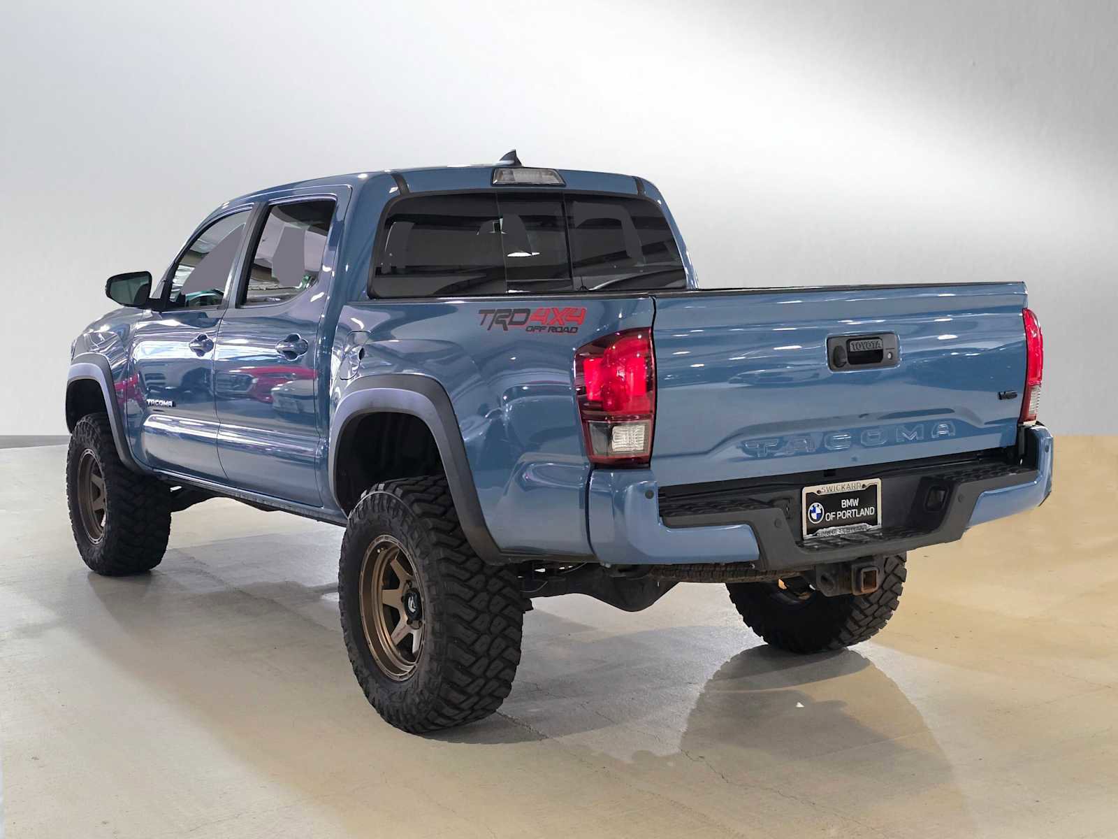 Used 2019 Toyota Tacoma TRD Off-Road w/ Technology Package AWD/4WD image 5