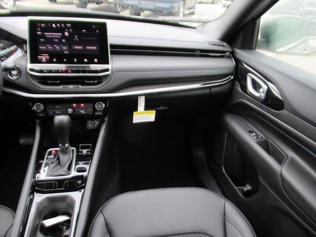 New 2026 Jeep Compass Latitude image 13