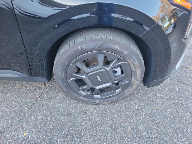 Used 2026 Kia Carnival EX image 6