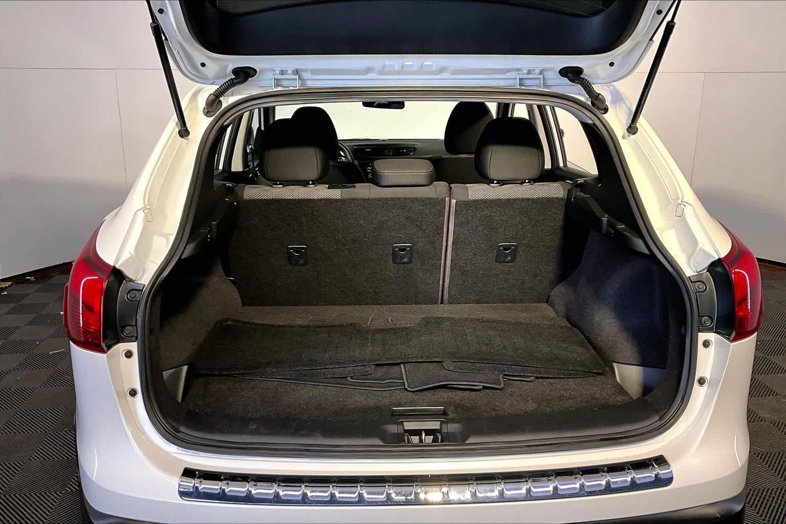 Used 2017 Nissan Rogue Sport SV AWD/4WD image 36