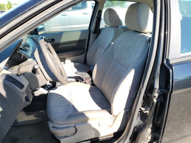 Used 2010 Ford Focus SE FWD image 10