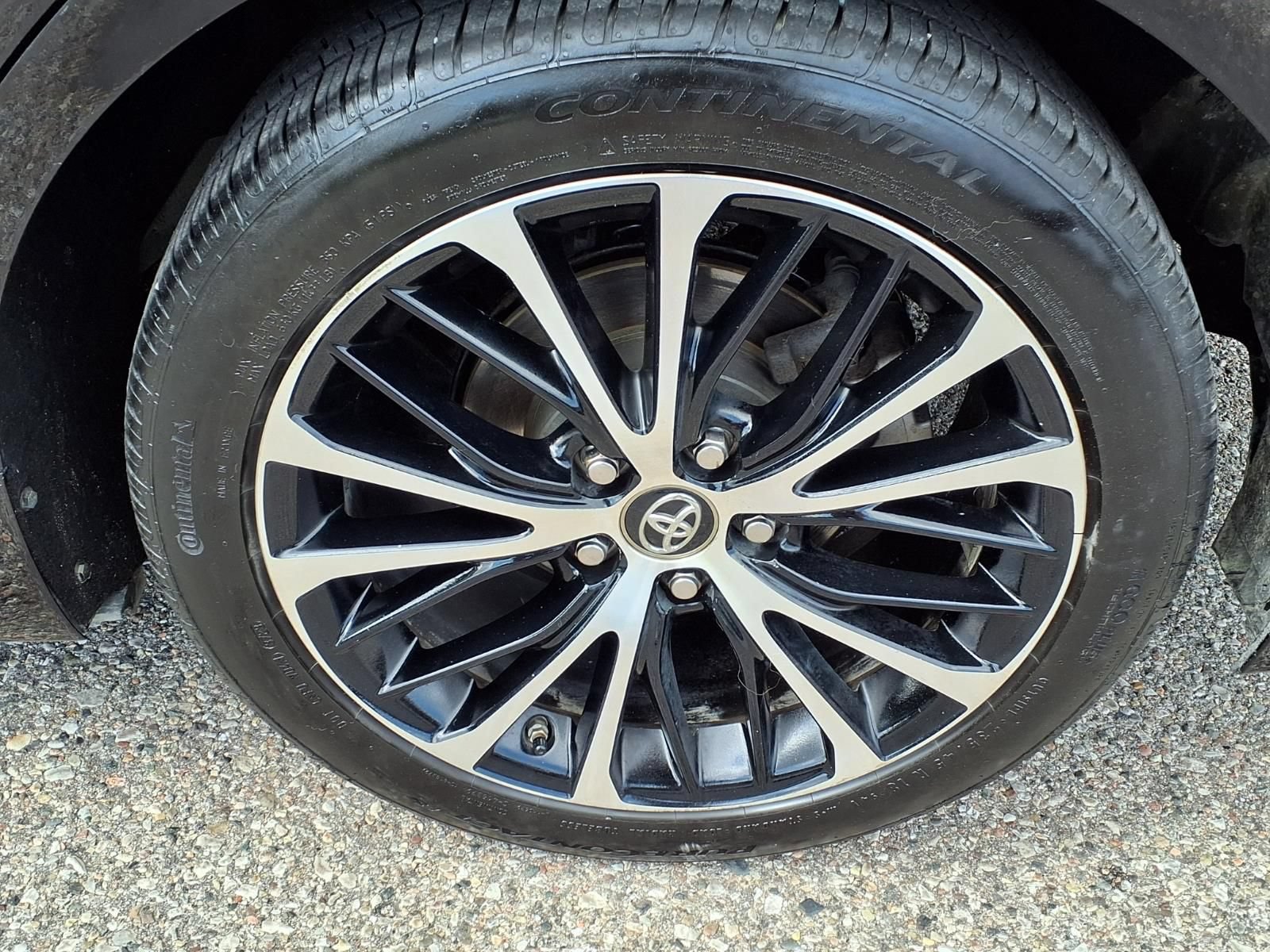Used 2019 Toyota Camry SE FWD image 9
