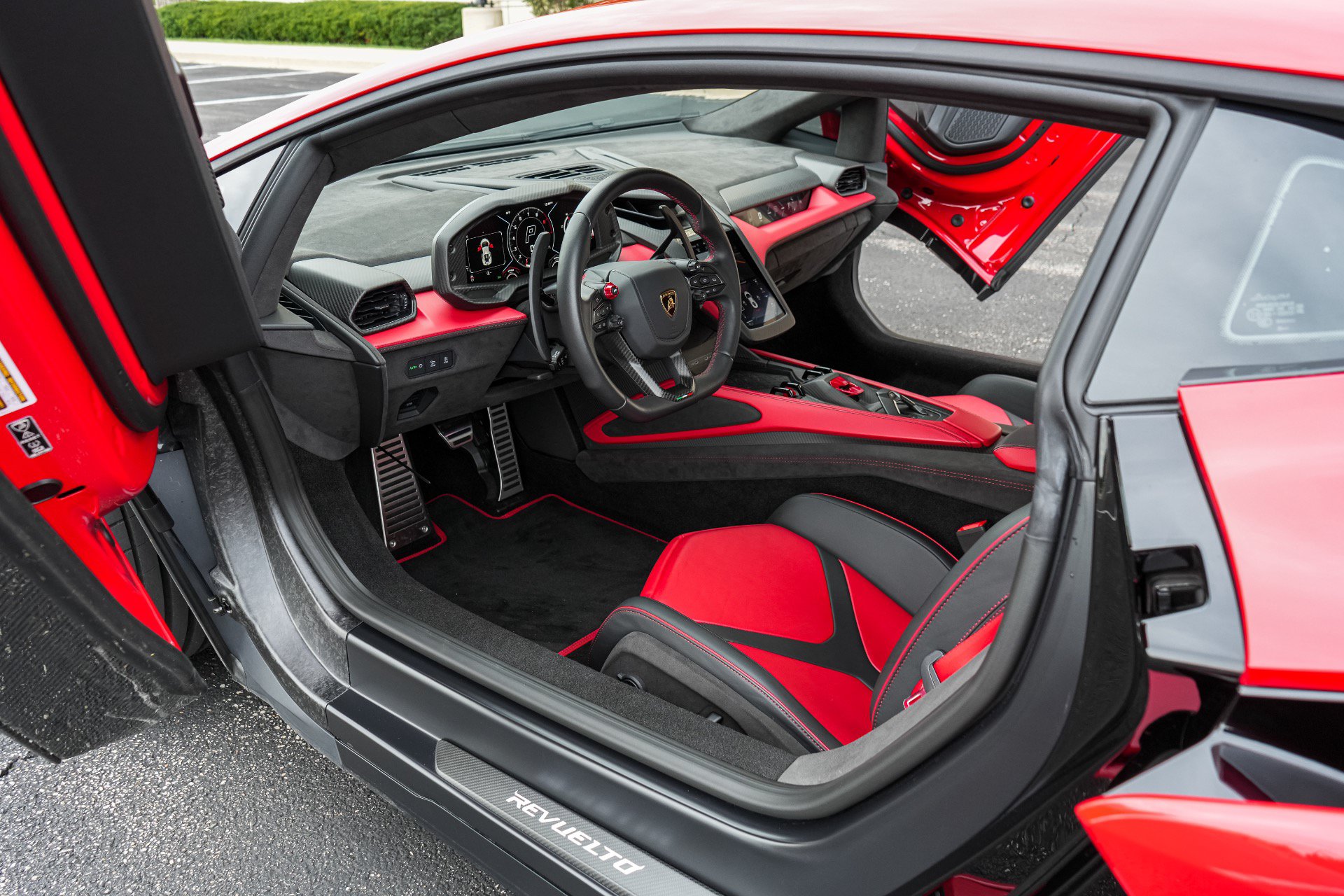 Used 2025 Lamborghini Revuelto AWD/4WD image 28