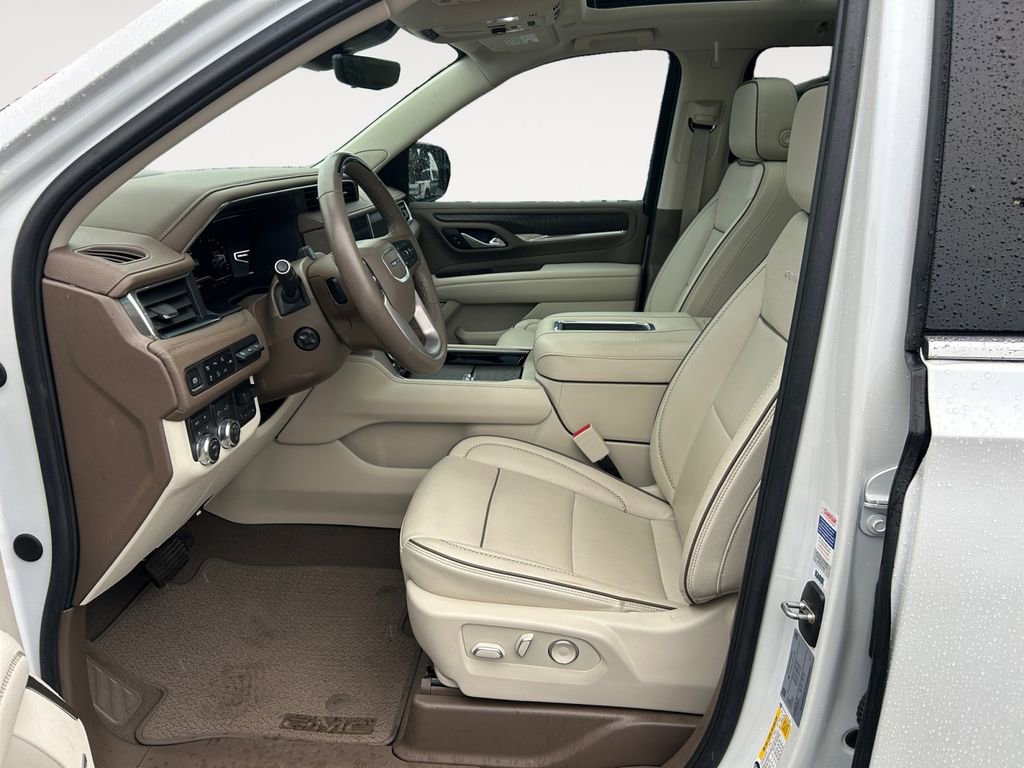 Used 2024 GMC Yukon XL Denali w/ Advanced Technology Package AWD/4WD image 15