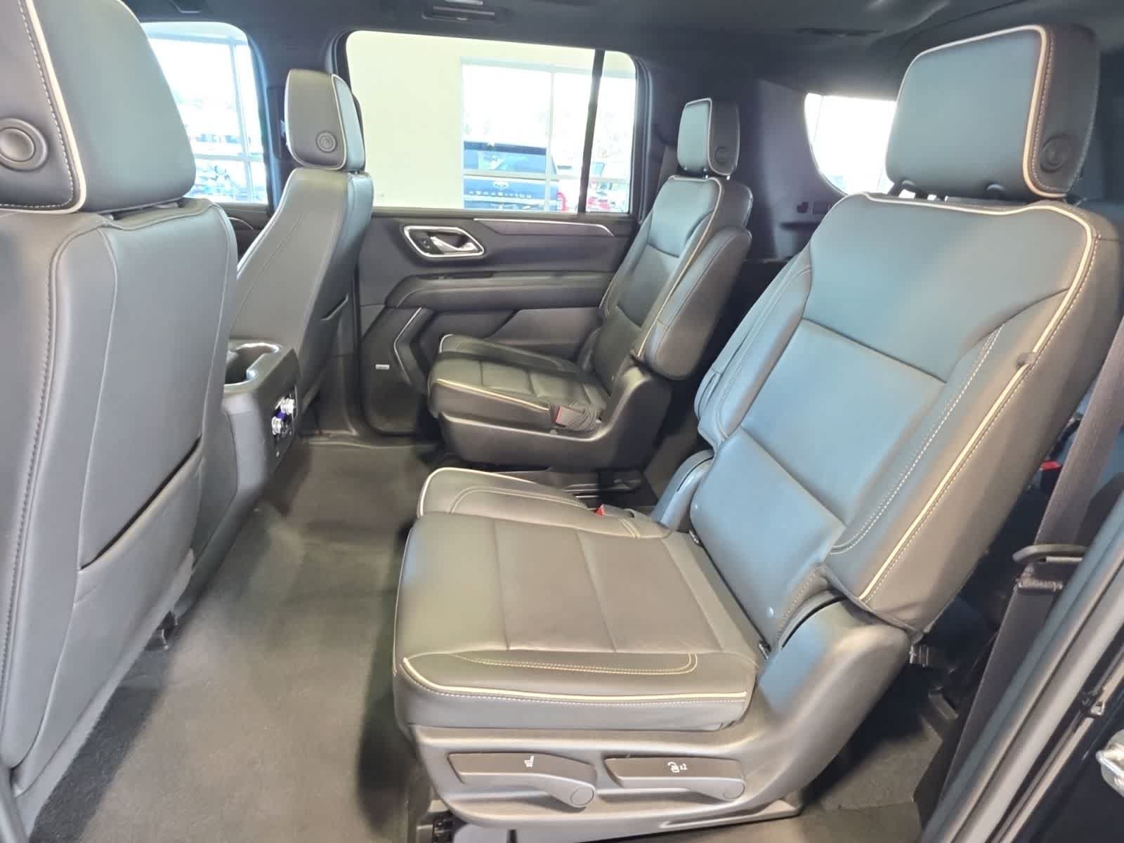 Used 2023 GMC Yukon XL SLT AWD/4WD image 33