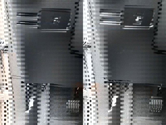 Certified 2024 Volvo XC40 B5 Plus w/ Protection Package Premier image 16