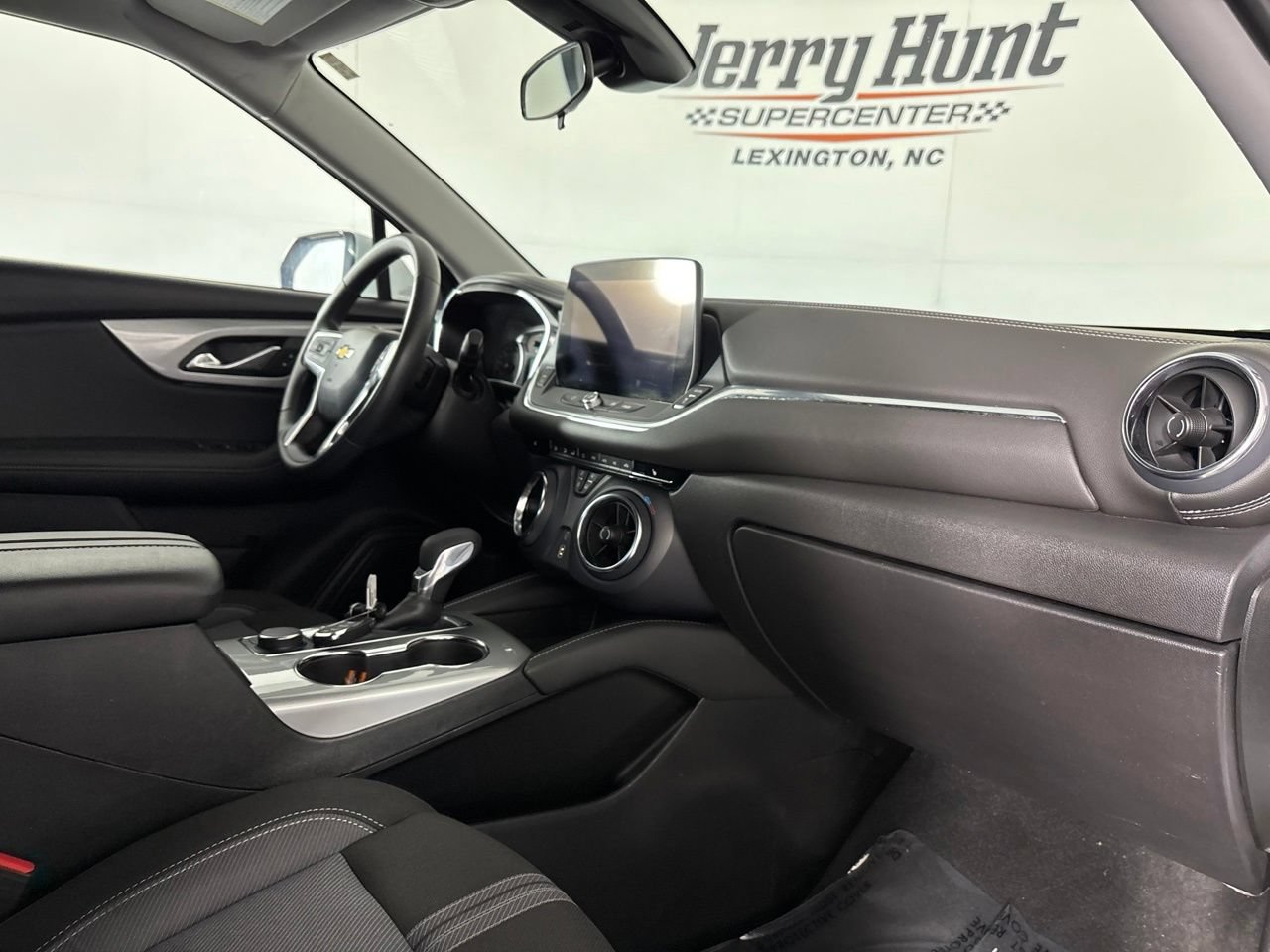 Used 2025 Chevrolet Blazer LT FWD image 30