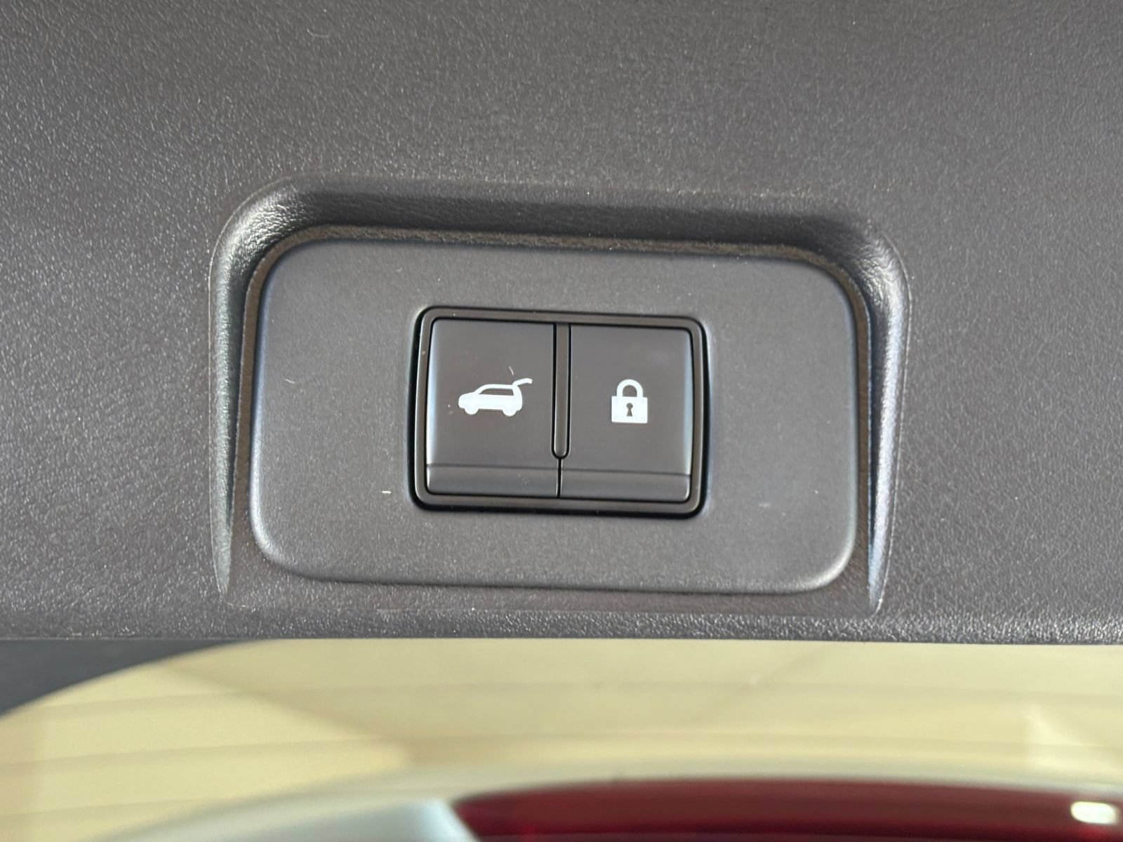 Used 2025 Nissan Rogue SV AWD/4WD image 33