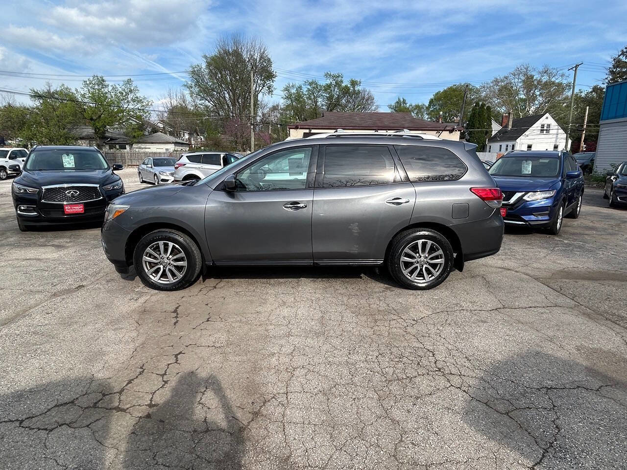 Used 2016 Nissan Pathfinder SV w/ Cargo Package image 4