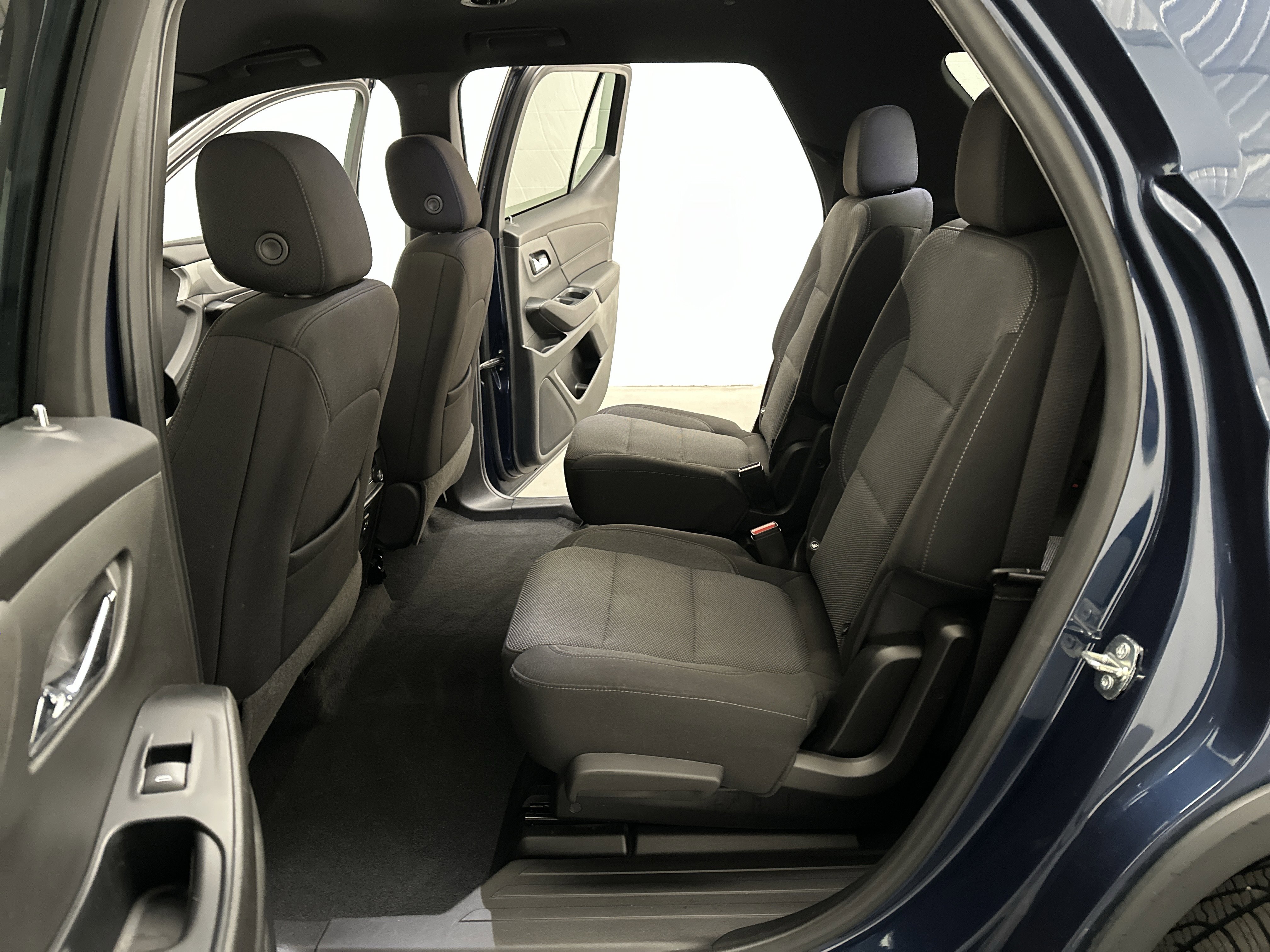 Used 2022 Chevrolet Traverse LT image 24