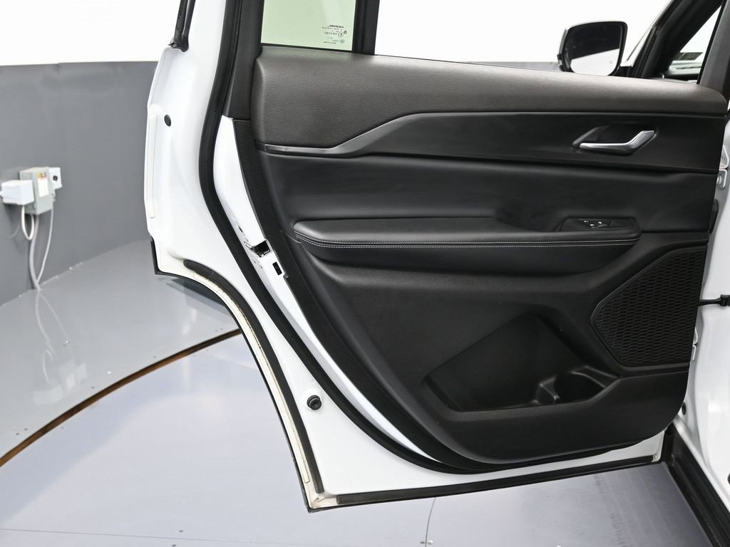 Used 2024 Jeep Grand Cherokee L Laredo image 42