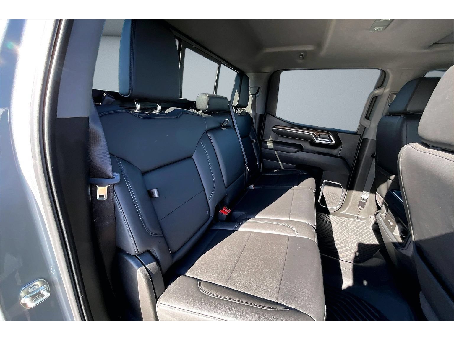 Used 2025 Chevrolet Silverado 1500 LT Trail Boss w/ Convenience Package II AWD/4WD image 40