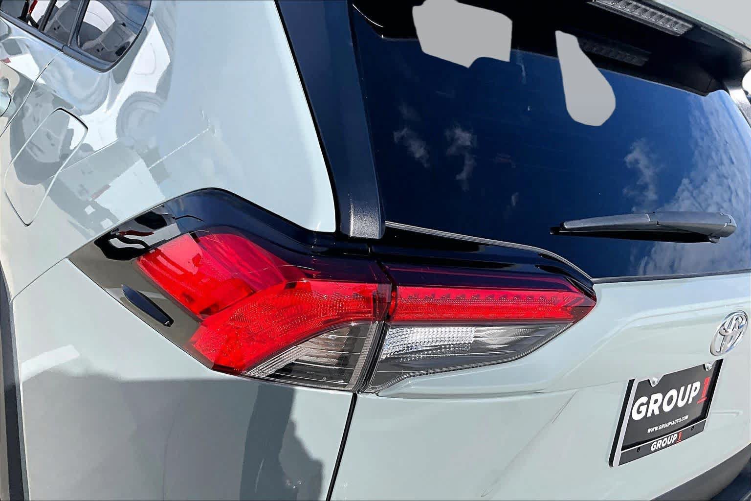 Used 2021 Toyota RAV4 XLE Premium FWD image 27
