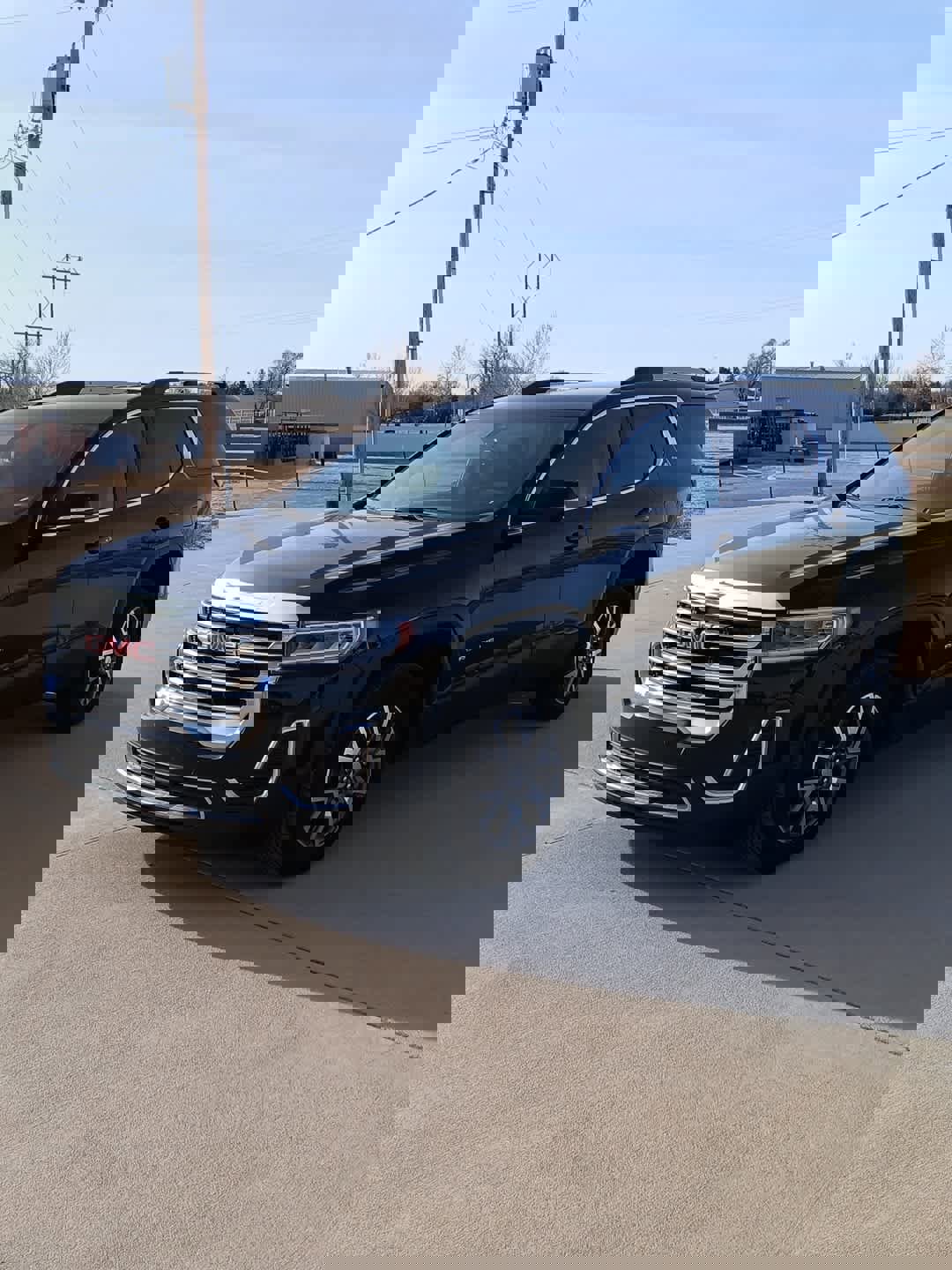 Used 2023 GMC Acadia SLE w/ Driver Convenience Package image 7