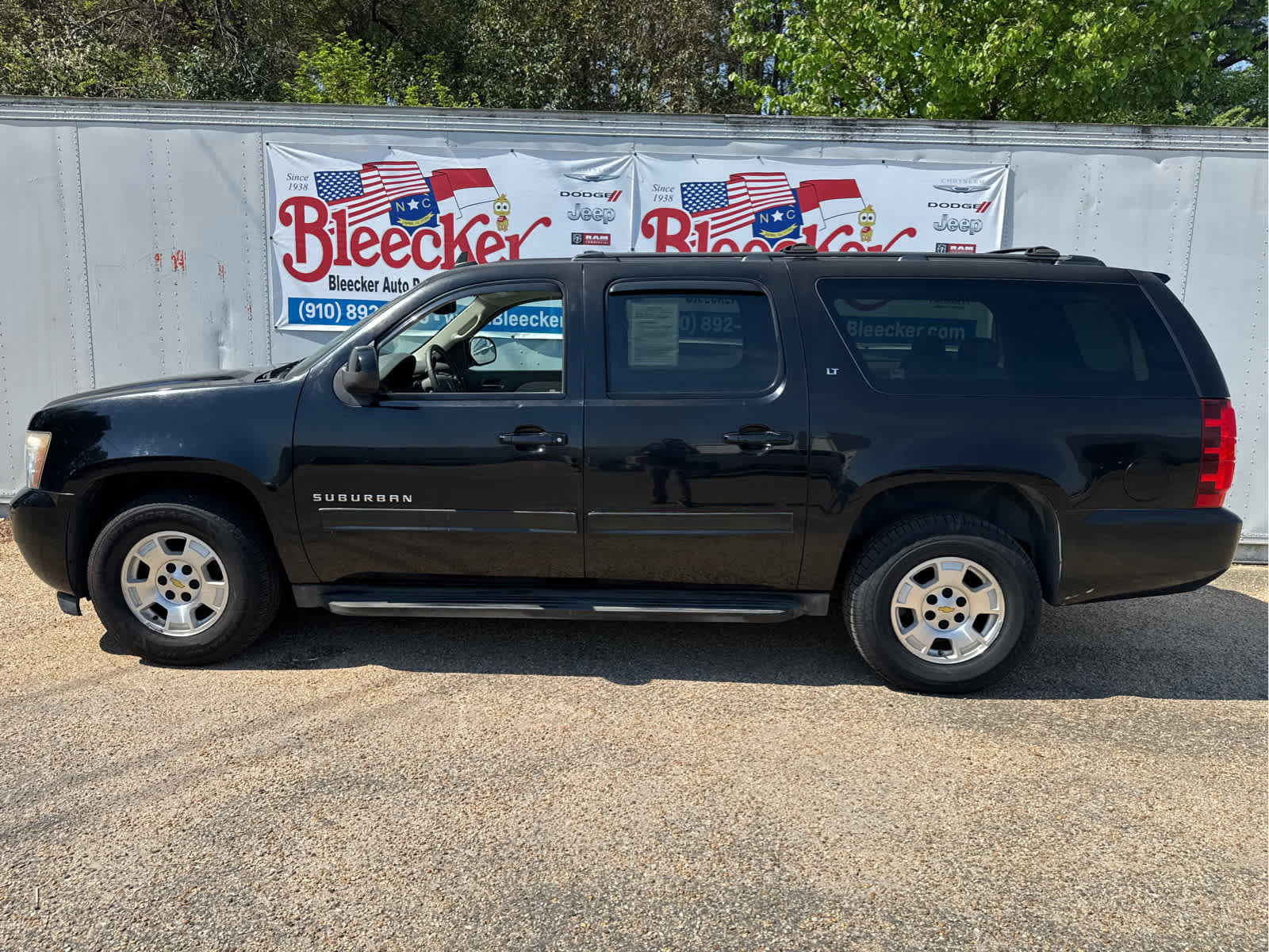 Used 2014 Chevrolet Suburban LT image 7