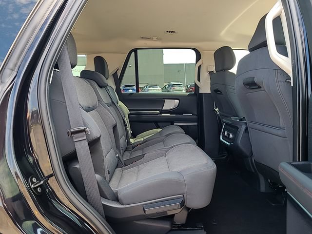 Used 2025 Ford Expedition Active AWD/4WD image 32