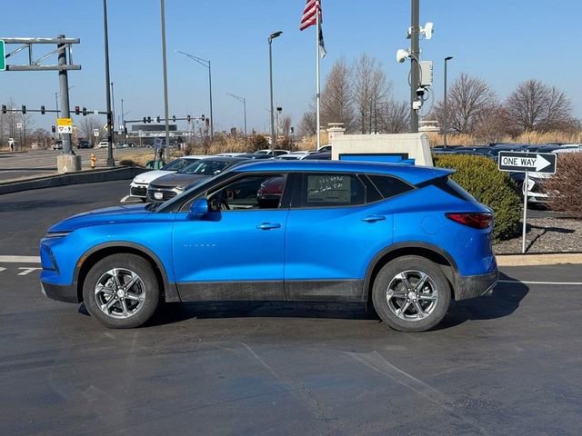 Used 2025 Chevrolet Blazer LT image 2