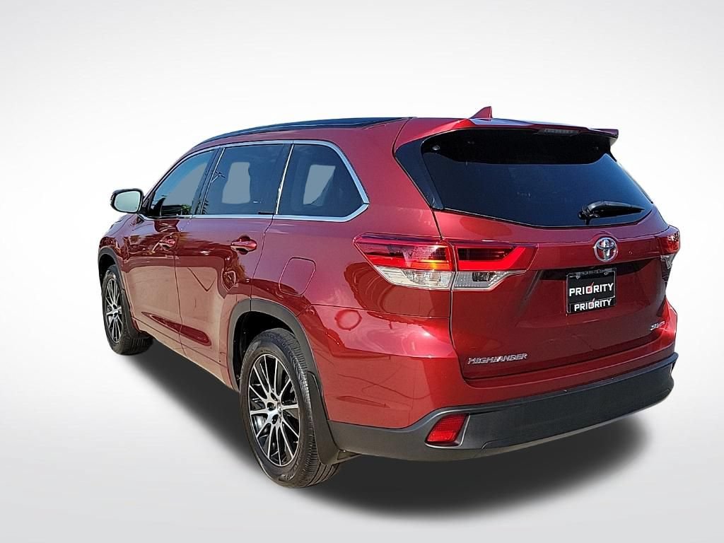 Used 2017 Toyota Highlander SE AWD/4WD image 3