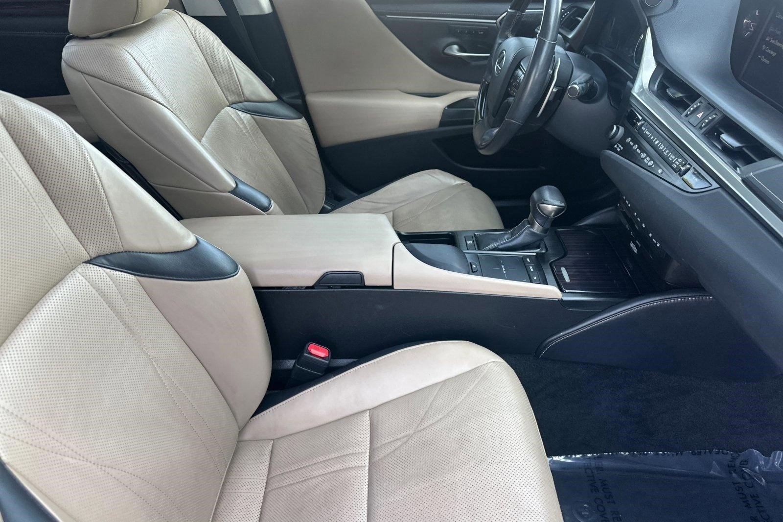 Used 2019 Lexus ES 350 Ultra Luxury w/ Accessory Package 2 image 30