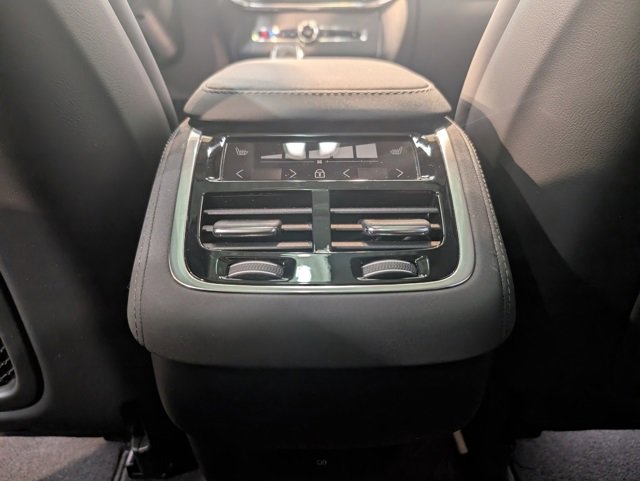 Used 2025 Volvo XC90 B6 Plus image 26