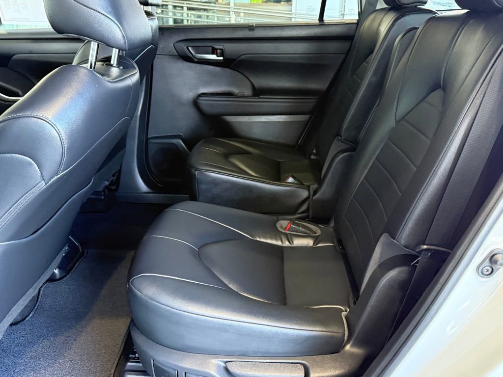 Certified 2023 Toyota Highlander XLE image 33
