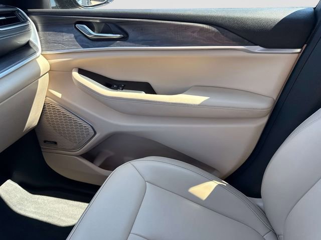 Used 2024 Jeep Grand Cherokee L Limited w/ Black Appearance Package image 24