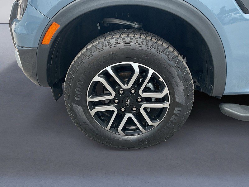 Used 2025 Ford Ranger Lariat w/ FX4 Off-Road Package AWD/4WD image 17