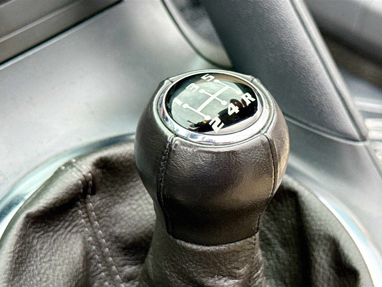 Used 2006 Pontiac Solstice Convertible w/ Premium Package image 12