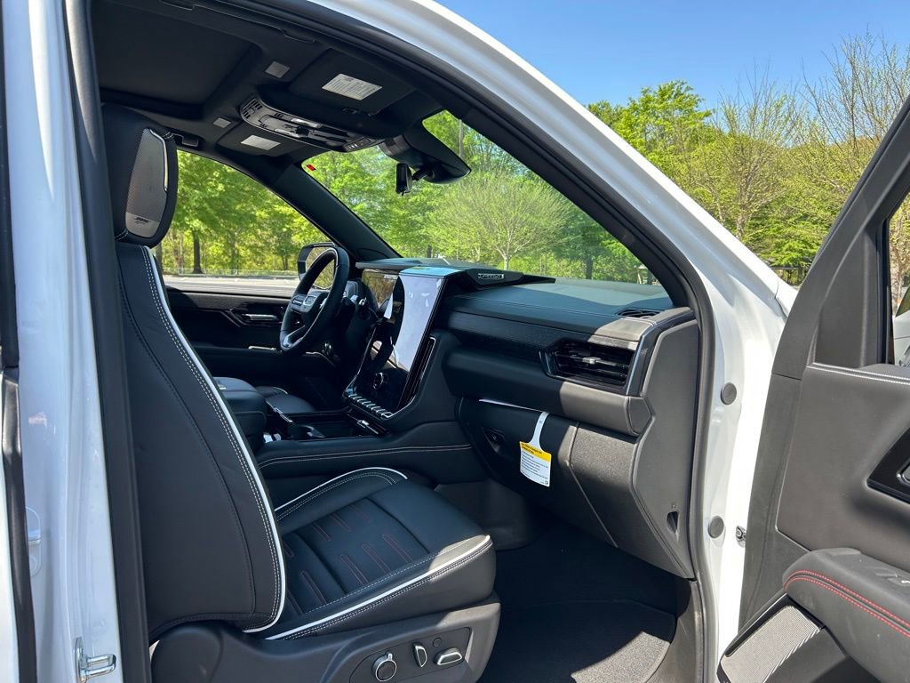 Used 2025 GMC Yukon XL AT4 Ultimate w/ LPO, AT4 Appearance Package AWD/4WD image 43