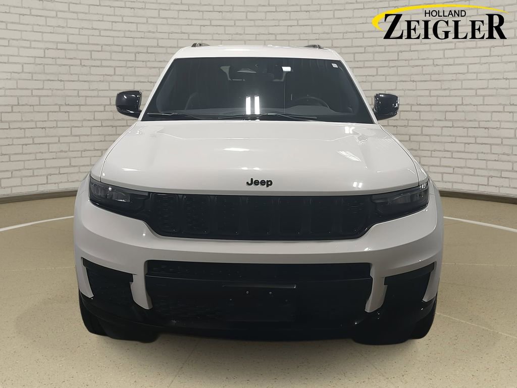 Used 2024 Jeep Grand Cherokee L Laredo image 2
