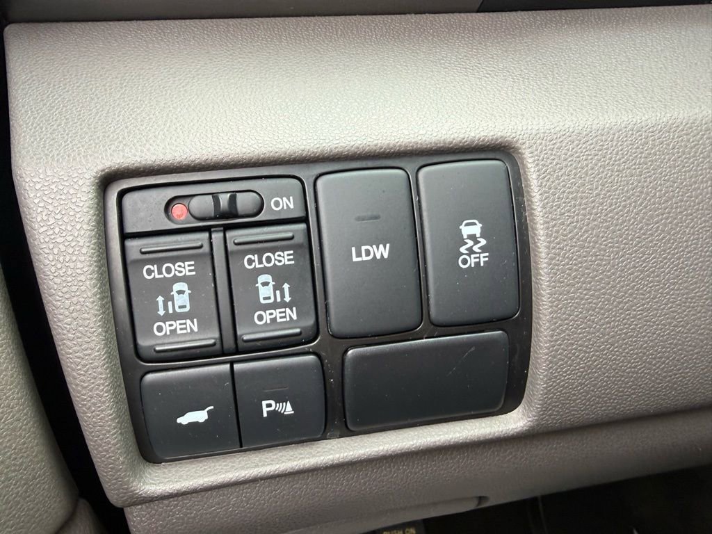 Used 2016 Honda Odyssey Touring Elite image 18