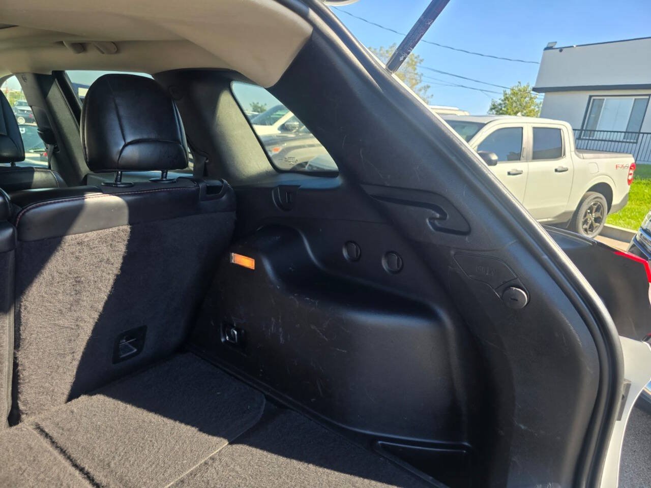 Used 2016 Jeep Cherokee Trailhawk w/ Comfort/Convenience Group AWD/4WD image 31