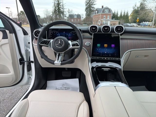 Used 2025 Mercedes-Benz GLC 300 4MATIC image 17