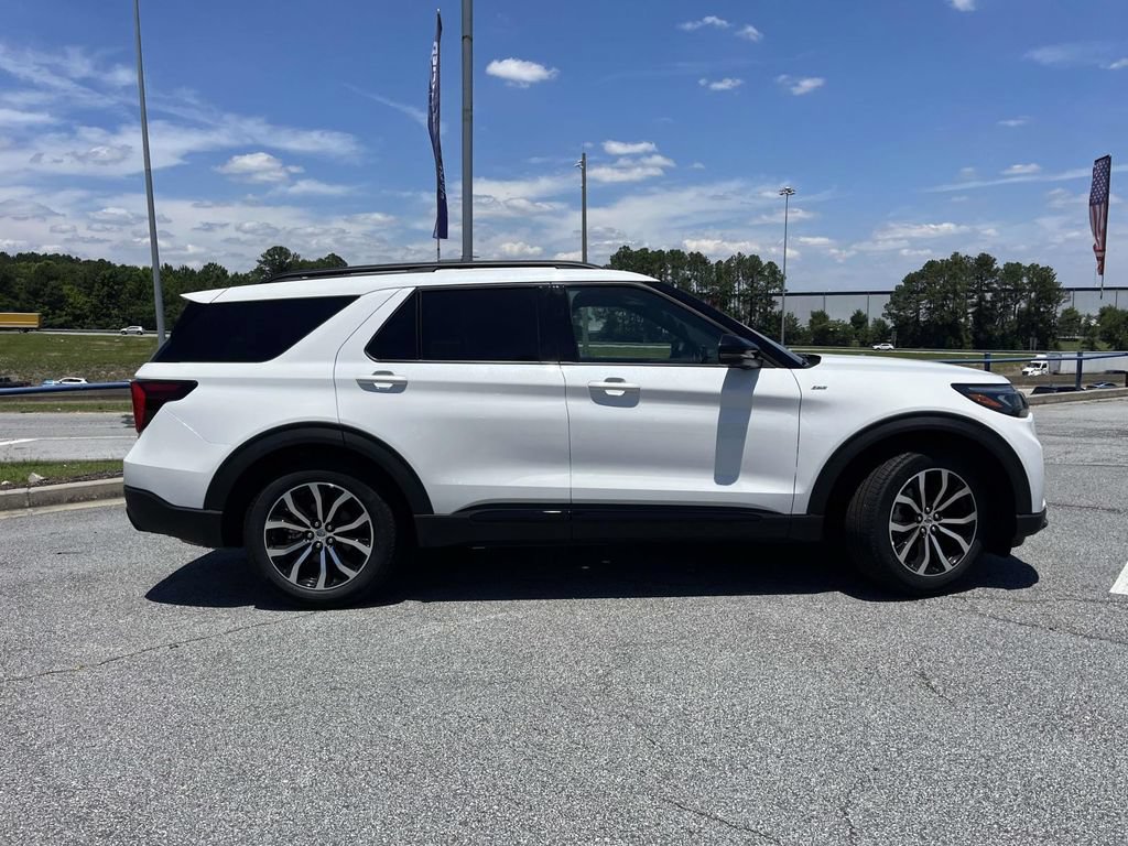 Used 2025 Ford Explorer ST-Line w/ Premium Package RWD image 2